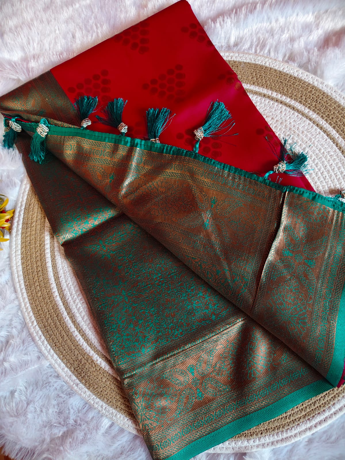 Thread Jari Elegance Pink Saree