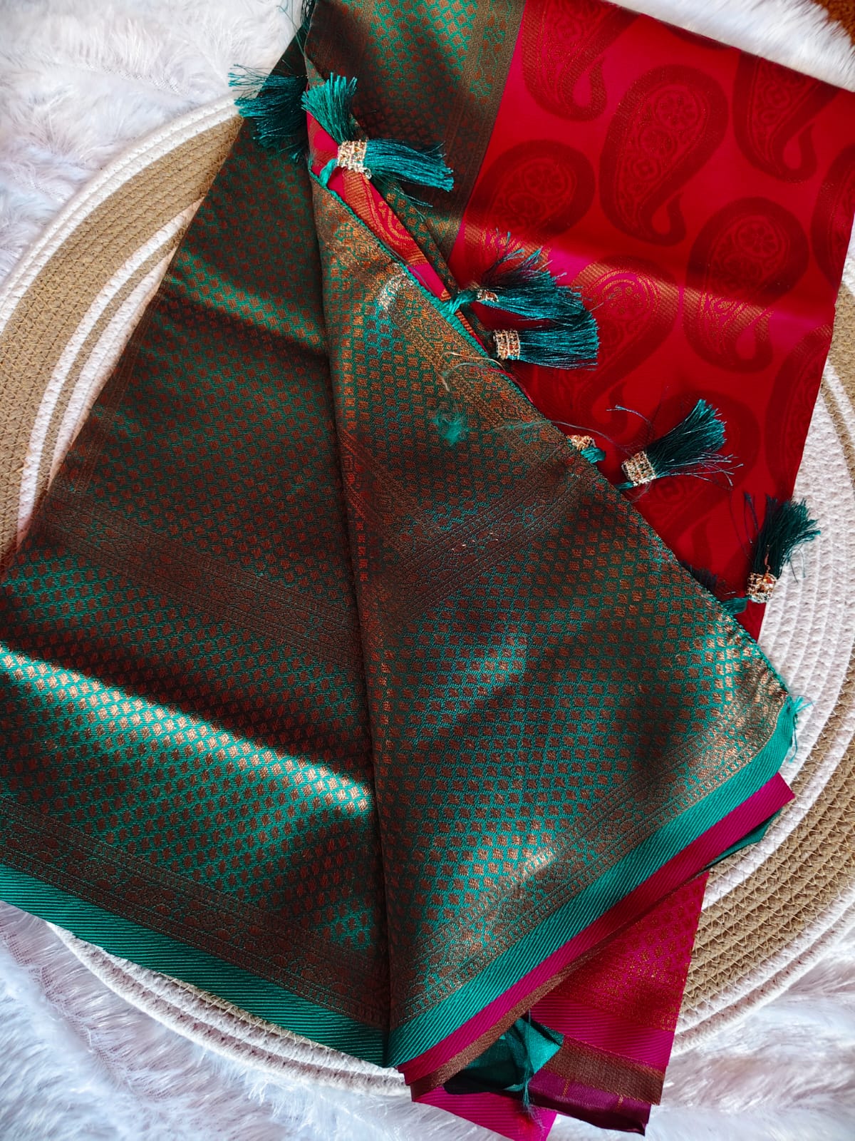 Thread Jari Elegance Pink Saree