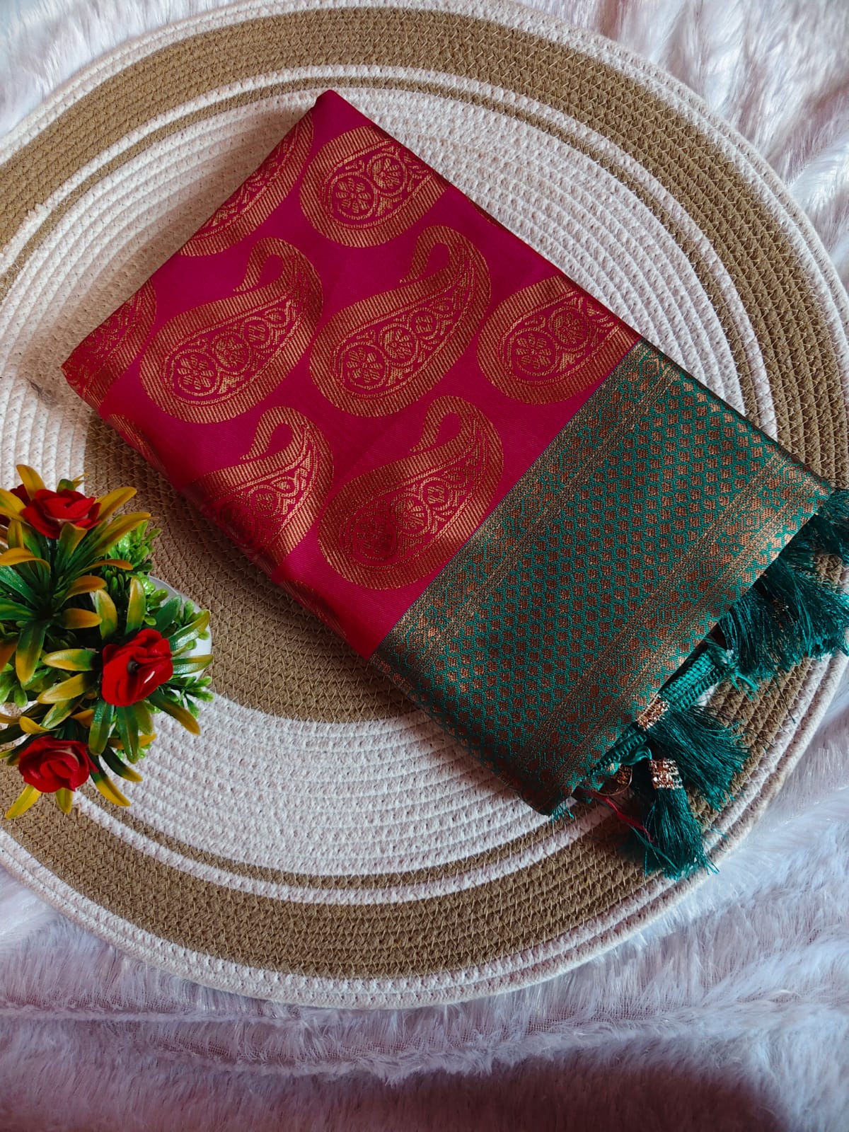 Thread Jari Elegance Pink Saree