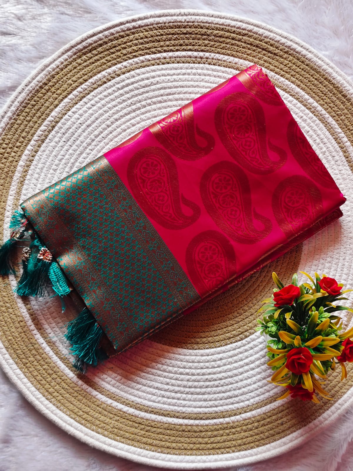 Thread Jari Elegance Pink Saree