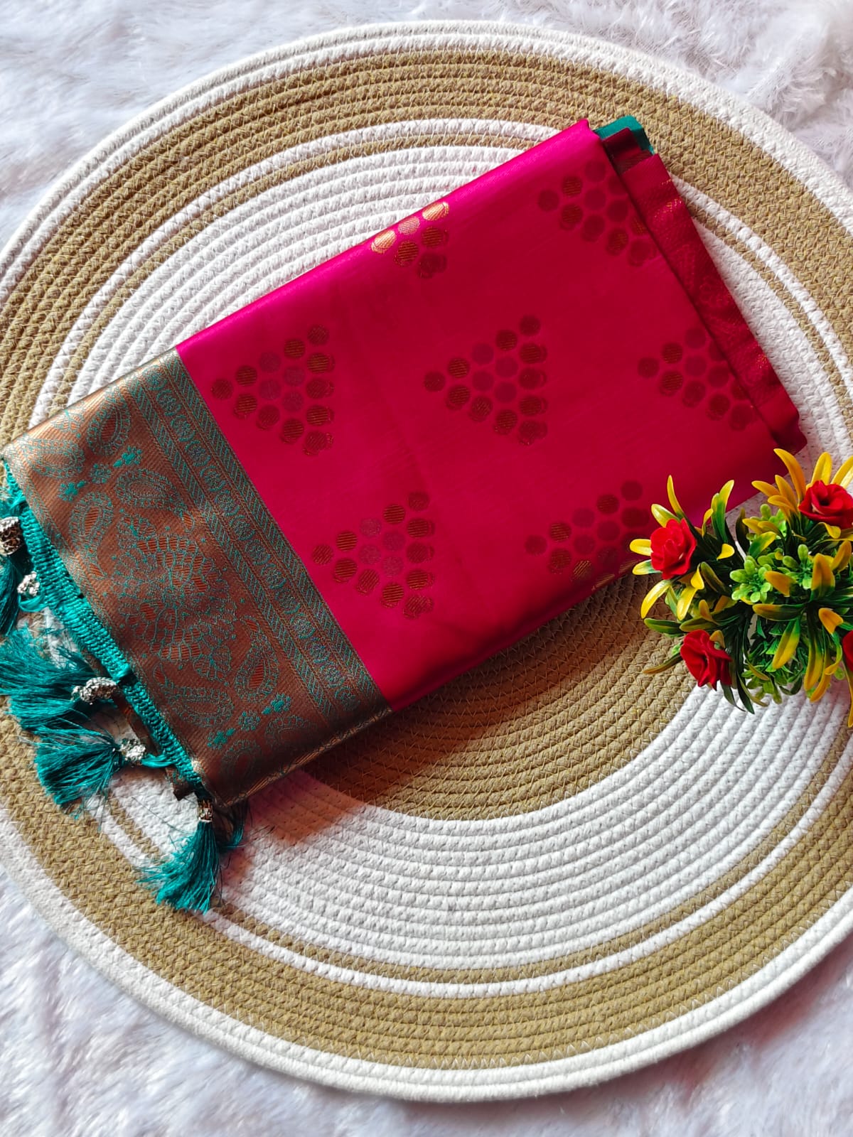 Thread Jari Elegance Pink Saree